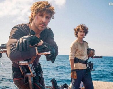Ryan Gosling in the first official look from Star Wars: Starfighter (2027), standing alongside Flynn Gray in a futuristic starfighter setting.