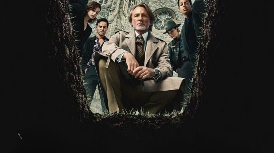 wake up dead man knives out review